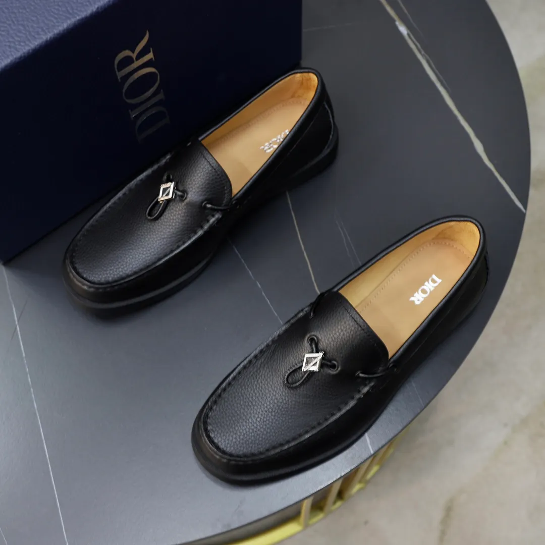 Ex-factory price: 540🙅‍♂️🙅‍♂️🙅‍♂️ Brand: Dior DIOR Standard code: Men's code 38/44 (45 can be customized) Grade: Same as the official website Material: Original cowhide stitching, cowhide lining, original TPU wear-resistant soft outsole Style categories: Leisure and sports version, footwear for driving, young fashion, European and American trends, British style Color: actual picture color